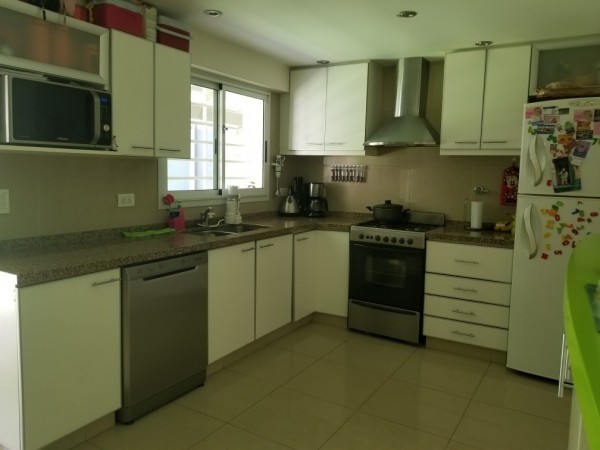 ***SUSPENDIDA***Se vende Moderna y amplisima casa en complejo de 5 casas en Martinez 