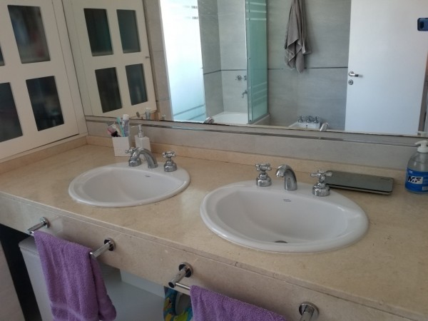 ***SUSPENDIDA***Se vende Moderna y amplisima casa en complejo de 5 casas en Martinez 