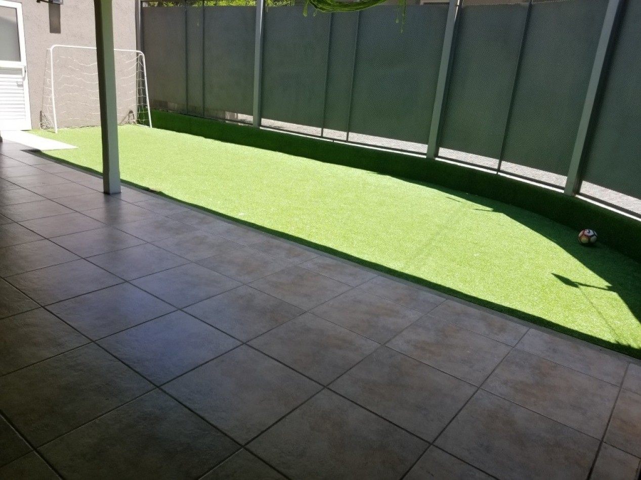 ***SUSPENDIDA***Se vende Moderna y amplisima casa en complejo de 5 casas en Martinez 