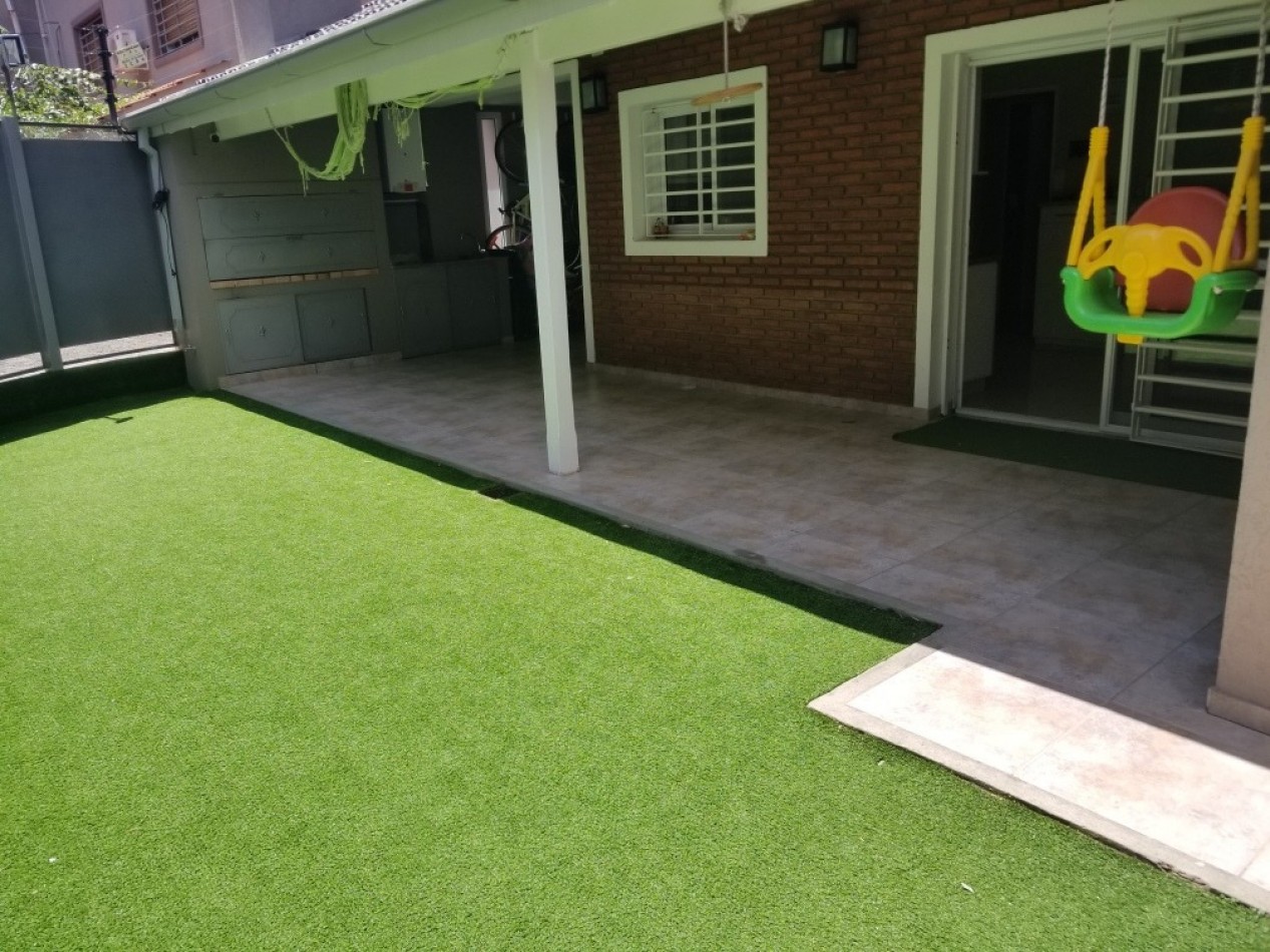 ***SUSPENDIDA***Se vende Moderna y amplisima casa en complejo de 5 casas en Martinez 