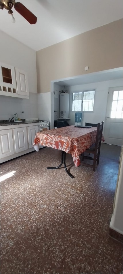 ¡Descubre tu proximo hogar en esta encantadora casa en venta de 3 amb mas departamento de 2 amb en Don Torcuato!