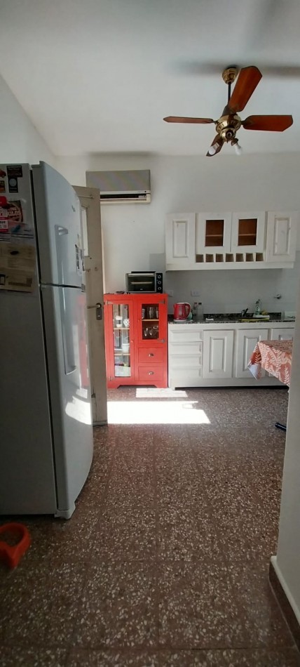 ¡Descubre tu proximo hogar en esta encantadora casa en venta de 3 amb mas departamento de 2 amb en Don Torcuato!
