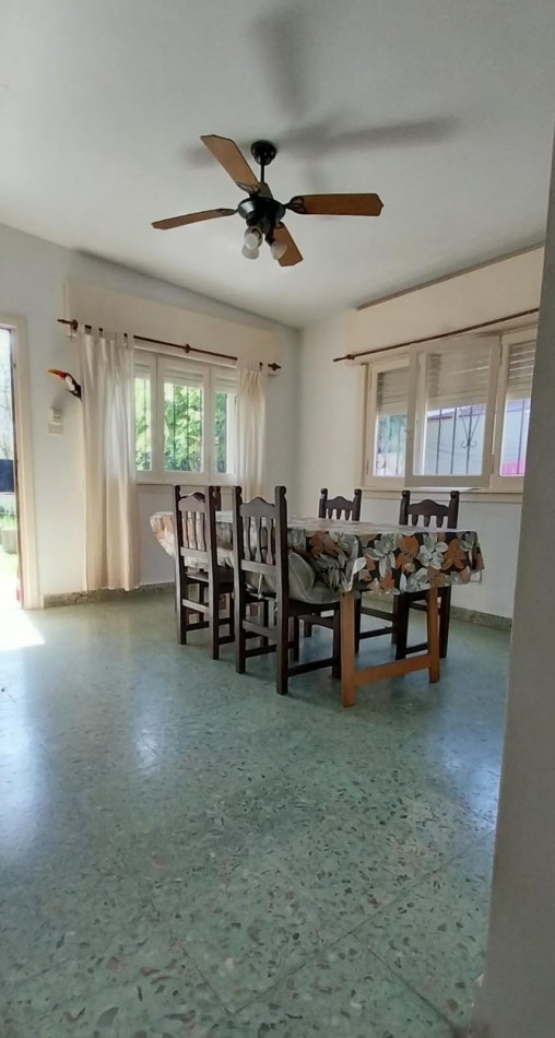 ¡Descubre tu proximo hogar en esta encantadora casa en venta de 3 amb mas departamento de 2 amb en Don Torcuato!