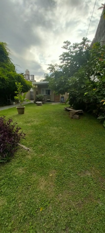 ¡Descubre tu proximo hogar en esta encantadora casa en venta de 3 amb mas departamento de 2 amb en Don Torcuato!