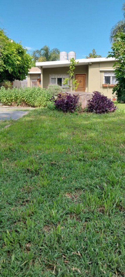 ¡Descubre tu proximo hogar en esta encantadora casa en venta de 3 amb mas departamento de 2 amb en Don Torcuato!
