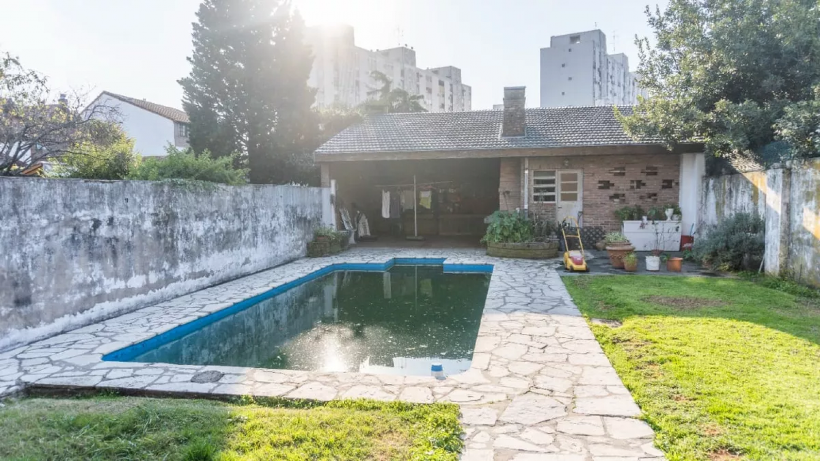 Hermosa casa 6 Ambientes con Piscina en Martinez