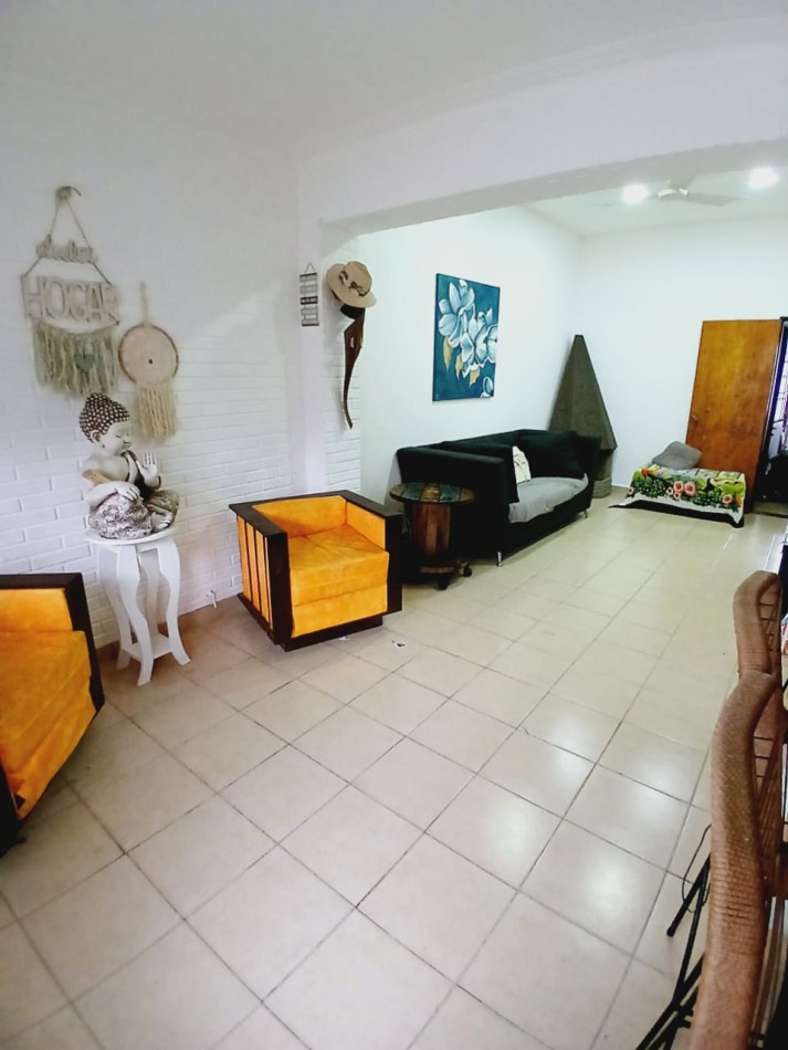¡Descubre tu proximo hogar en esta encantadora casa en venta en Carapachay!