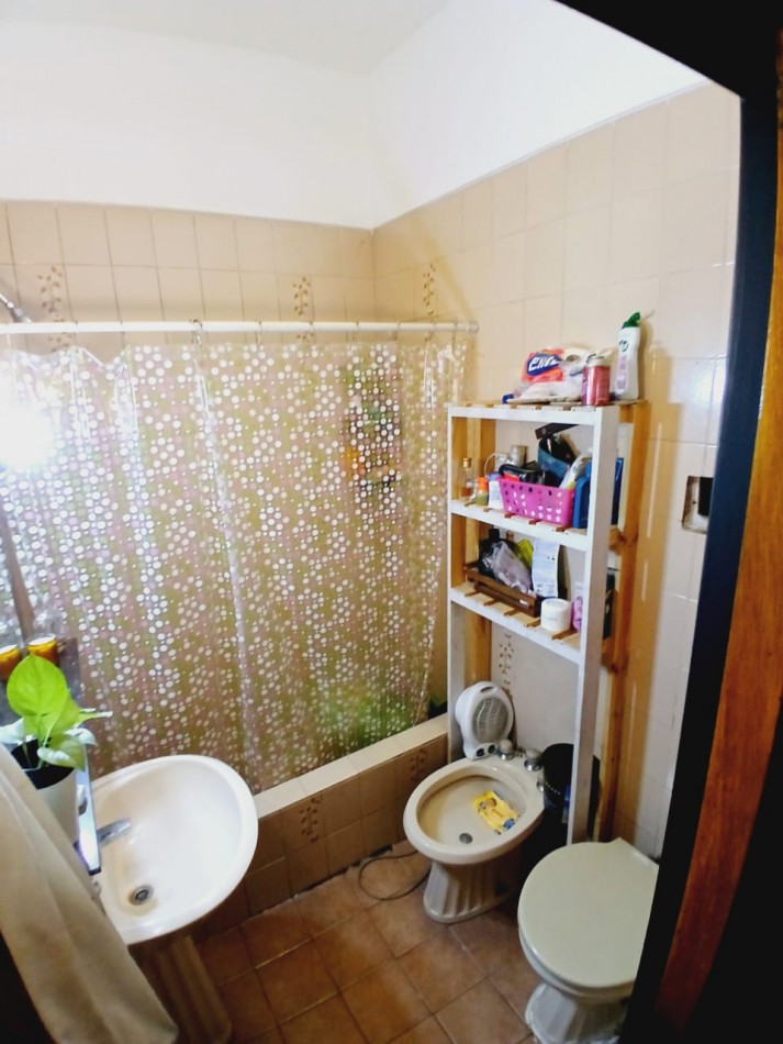 ¡Descubre tu proximo hogar en esta encantadora casa en venta en Carapachay!