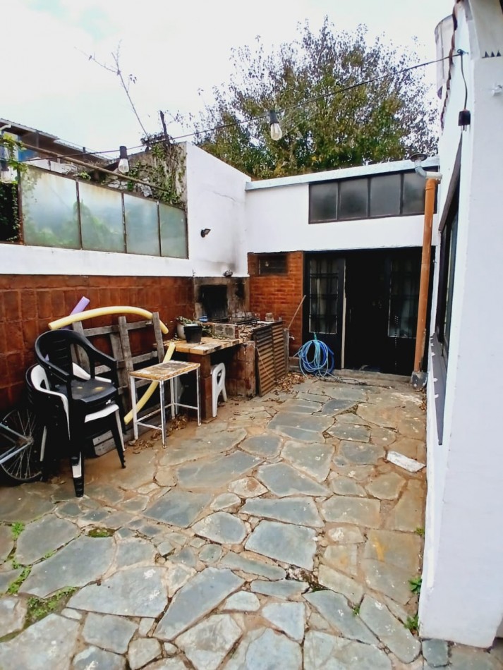 ¡Descubre tu proximo hogar en esta encantadora casa en venta en Carapachay!