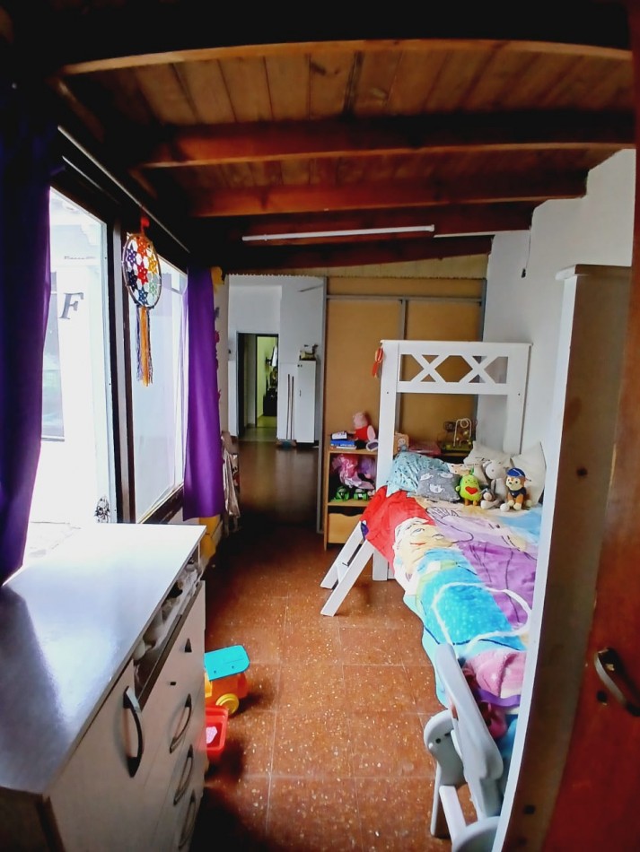 ¡Descubre tu proximo hogar en esta encantadora casa en venta en Carapachay!