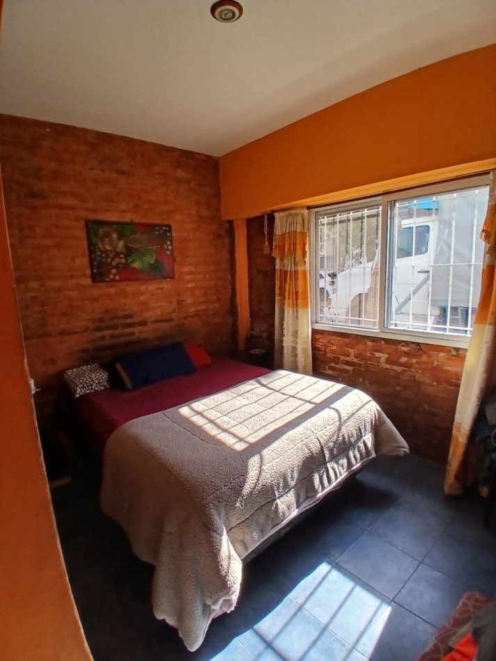 Se vende Departamento de 4 amb mas monoambiente y espacio guardacoche