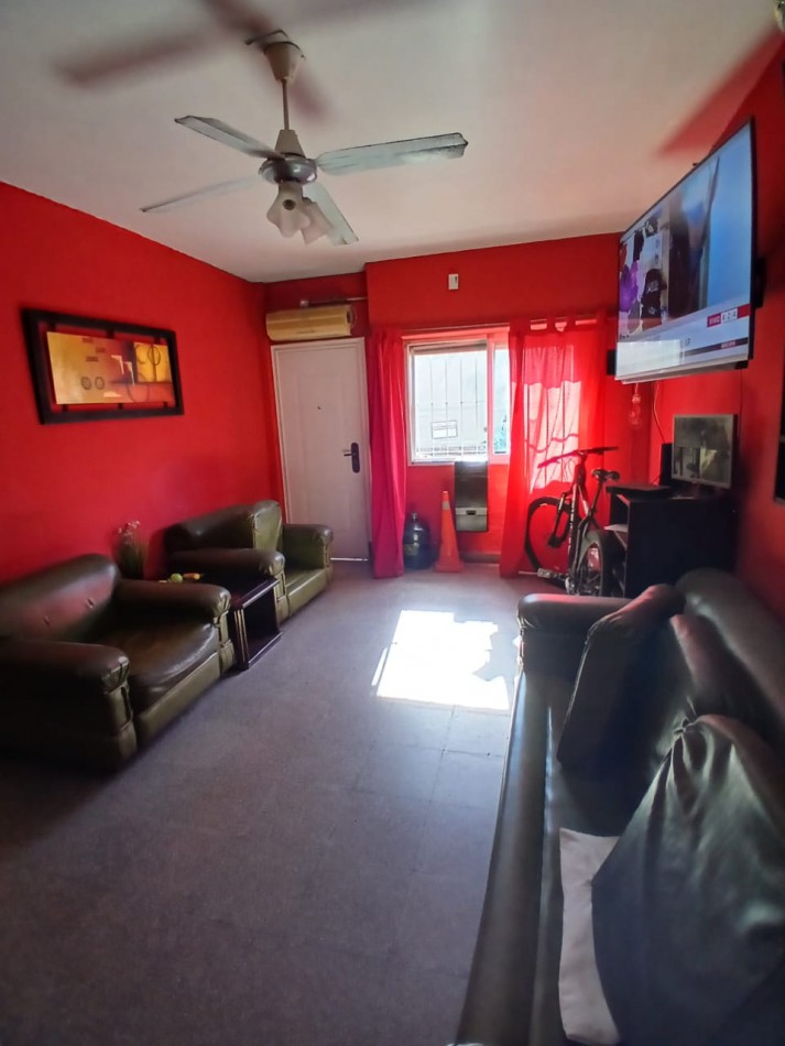 Se vende Departamento de 4 amb mas monoambiente y espacio guardacoche