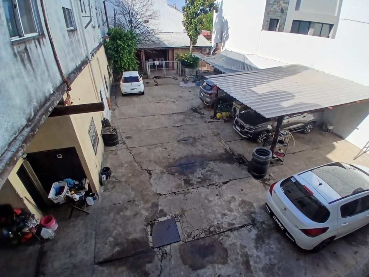 Se vende Departamento de 4 amb mas monoambiente y espacio guardacoche