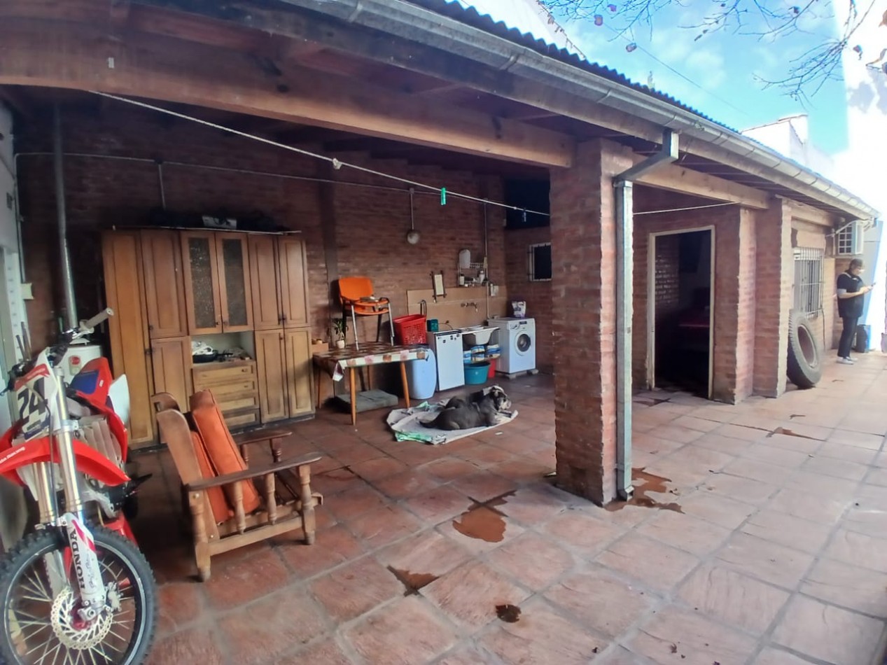 Se vende Departamento de 4 amb mas monoambiente y espacio guardacoche